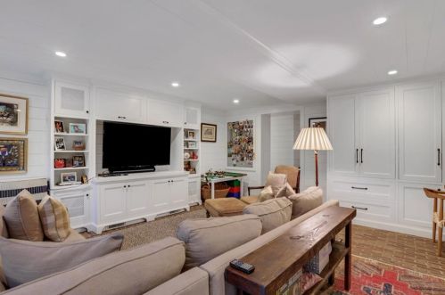 2488 Dellwood Dr, Atlanta GA  30305-4076 exterior