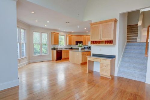 305 Hunting View Ct, Atlanta GA  30328-2779 exterior