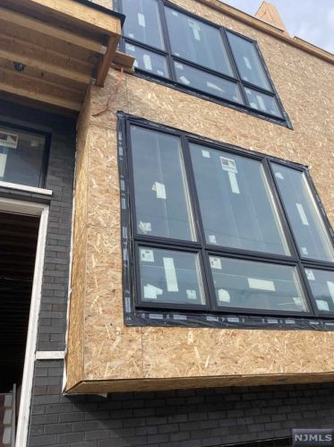237 Wayne Ave, Cliffside Park, NJ 07010-2607
