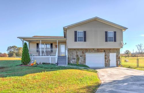 170 Mill Creek Ln, Jacksboro, TN 37757-3754