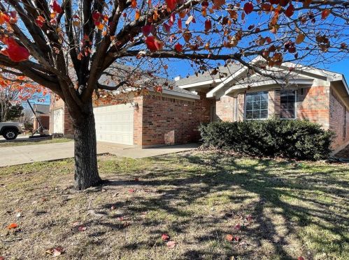 10012 Blue Bell Dr, Fort Worth TX  76108 exterior