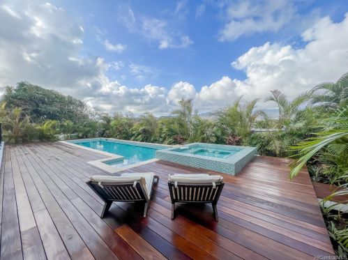 4126 Papu Cir, Honolulu HI  96816-4837 exterior