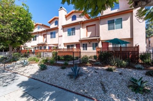 14415 Plummer St, Van Nuys, CA 91402-1128