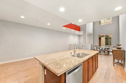 543 Rockefeller, Irvine CA  92612-7175 exterior