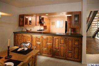 76 Barmore Ct, Glendale, CA 91206-1705
