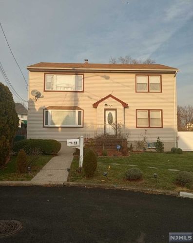 11 Alpine Ct, Ridgefield Park, NJ 07660-2201