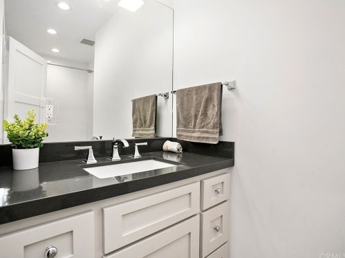 645 Ivy St, Glendale CA  91204-1027 exterior