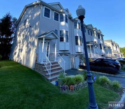 2 Carol Ln, River Edge, NJ 07661-2457