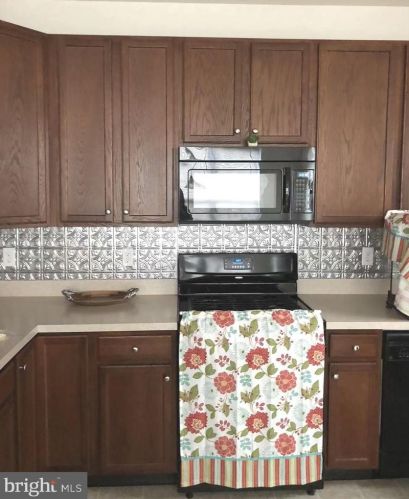 923 Timberlake Dr, Trenton NJ  08618-1472 exterior