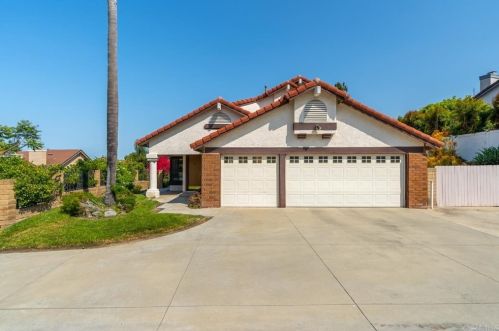 1979 Vineyard Ave, Vista, CA 92081-5327