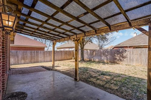 8609 Saranac Trl, Fort Worth TX  76118-7845 exterior