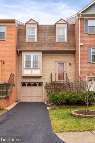7711 Solomon Seal Dr, Springfield, VA 22152-3155