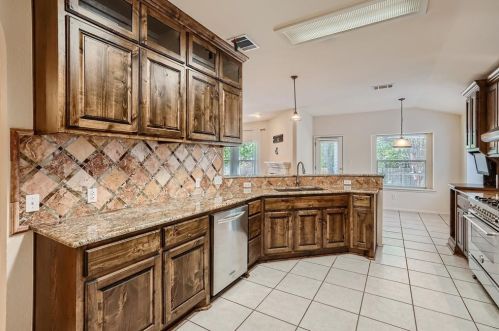 8717 Copano Dr, Austin TX  78749-3886 exterior