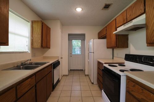 1701 Windsong Ln, Irving TX  75060-4503 exterior