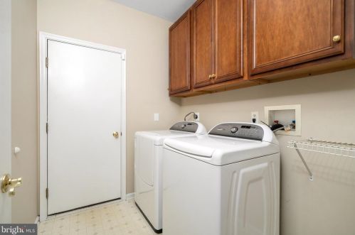 22 Honey Flower Dr, Trenton NJ  08620-9688 exterior