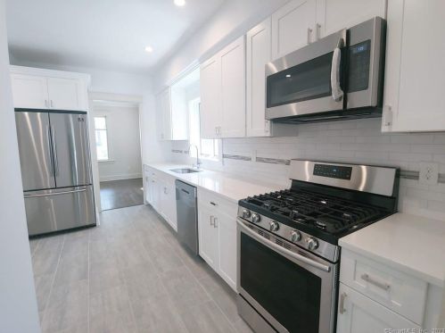 5 Glendenning St, Norwalk CT  06851-2905 exterior