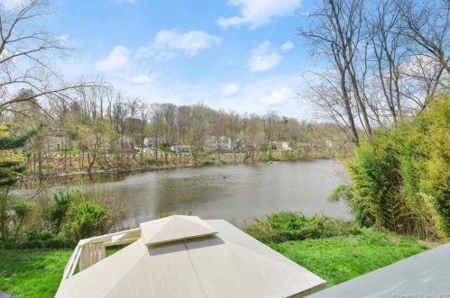 99 Monica Rd, Greenwich CT  06831-5024 exterior