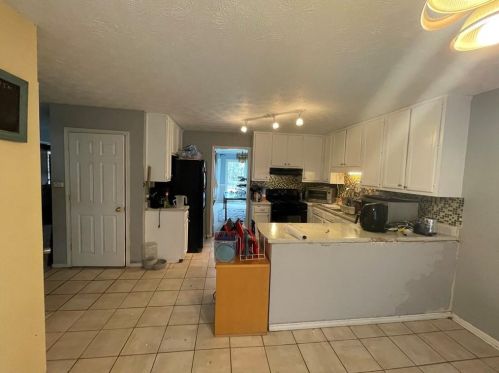 5444 Barrwyn Dr, Rex, GA 30273-1364