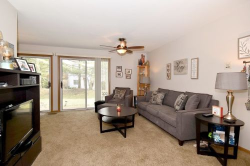 690 Thorntree Ct, Hanover Park, IL 60103-7970
