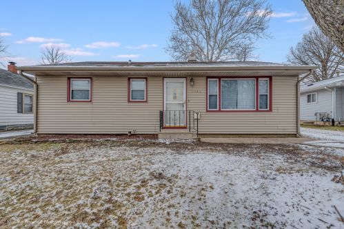 1043 Cross St, Sycamore IL  60178-2405 exterior