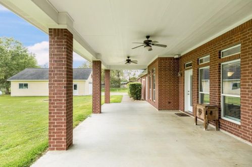 359 Westwood Rd, Angleton TX 77515-7468 exterior