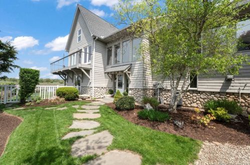 19 Shorehaven Rd, Norwalk CT  06855-2806 exterior