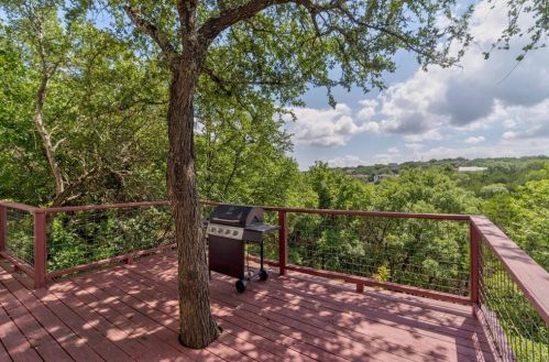 1007 Cyn Edge Dr, Austin TX  78733-2005 exterior