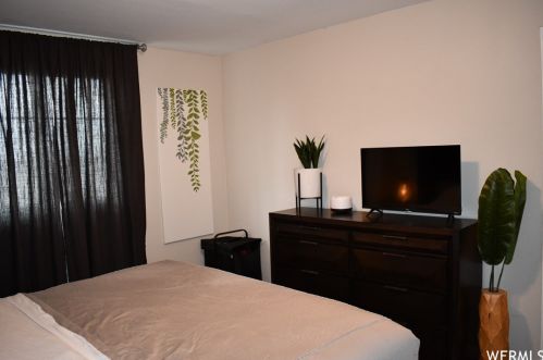 3034 Linton Dr, Taylorsville UT 84088-4632 exterior