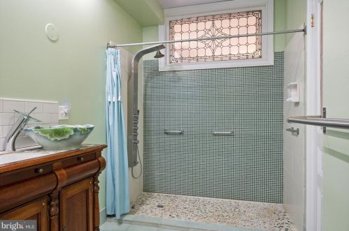 758 10th St, Philadelphia PA 19123-1966 exterior