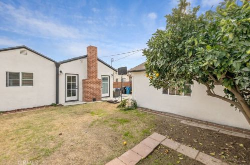 15005 Cranbrook Ave, Hawthorne CA  90250-8476 exterior