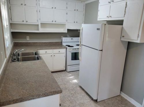5950 Peco Ln, Austell, GA 30106-3821