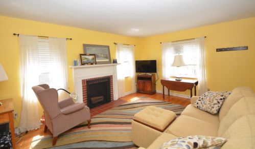 6182 Cherokee Dr, Cincinnati, OH 45243-2958