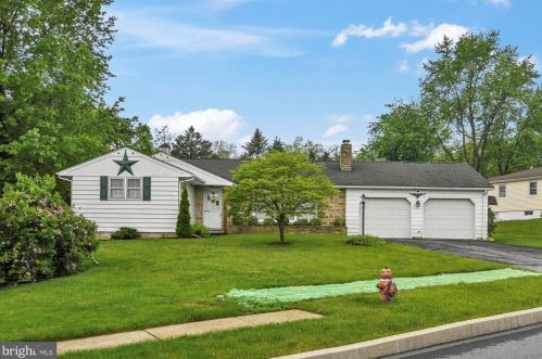 621 Hoffman Dr, Harrisburg, PA 17111-3837