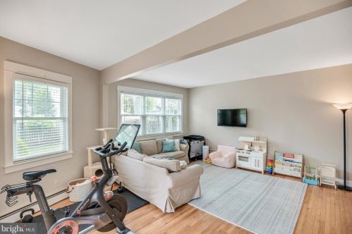 410 Lakeview Ave, Tavistock NJ 08033-1609 exterior