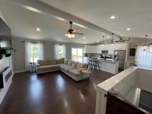 550 Austin Dr, Pendleton, MO 63380-1230