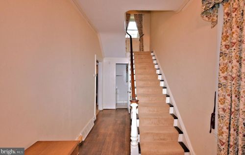 8828 Germantown Ave, Philadelphia, PA 19118-2719