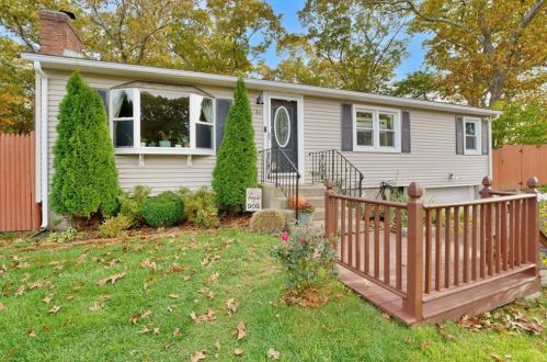 46 Landis Dr, Warwick, RI 02818-4508