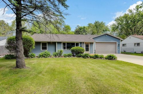 2095 Blomquist Ave, Saint Paul MN  55110-4701 exterior
