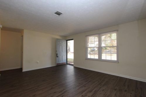 220 Hembree Forest Cir, Roswell GA  30076-1196 exterior