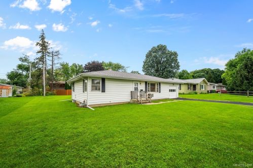 304 Hillside Pl, North Aurora, IL 60542-1523