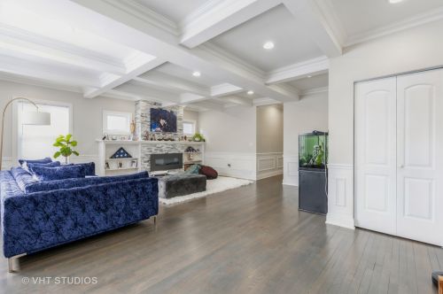 7704 Oglesby Ave, Chicago, IL 60649-4123