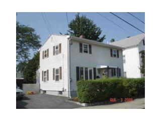 39 Laurel St, Pawtucket, RI 02860-1313