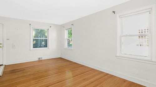 5221 Osceola Ave, Chicago, IL 60656-1762