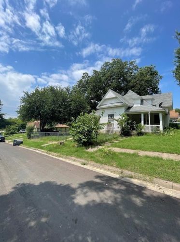 820 12th St, Dallas TX  75203-3121 exterior