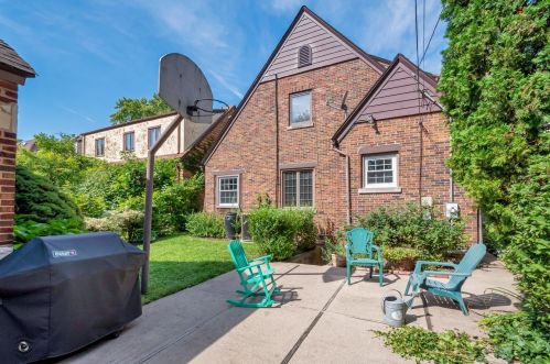 6049 Kirkwood Ave, Chicago, IL 60646-5021