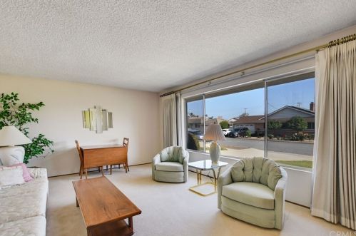 1045 Grovecenter St, Covina, CA 91722-4124
