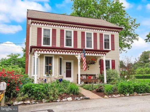 907 Smith Dr, York, PA 17408-8908