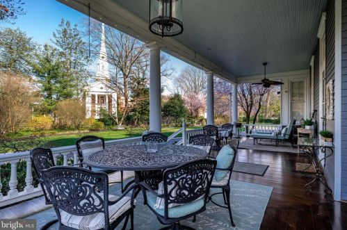 114 Kings Hwy, Tavistock NJ 08033-1981 exterior