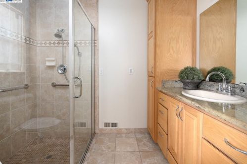 1994 Evergreen Ave, San Leandro CA 94577-6202 exterior