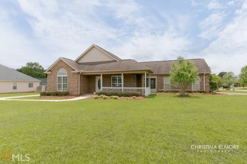 305 Sundowner Dr, Bonaire, GA 31005-3397